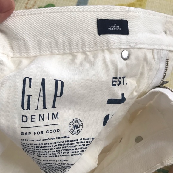 Gap Short - Picture 2 of 3